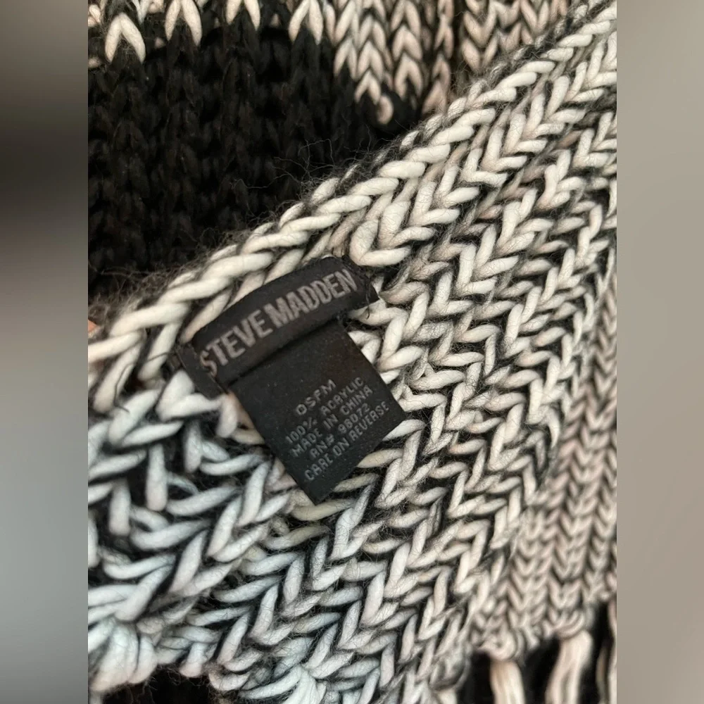 Steve Madden scarf